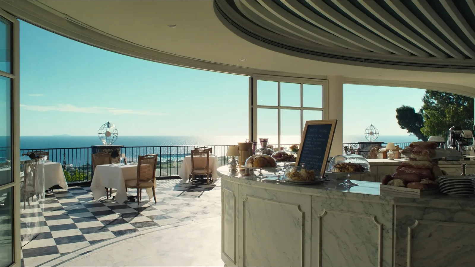 Terraço do café da manhã do Áurea Palace com vista para o oceano